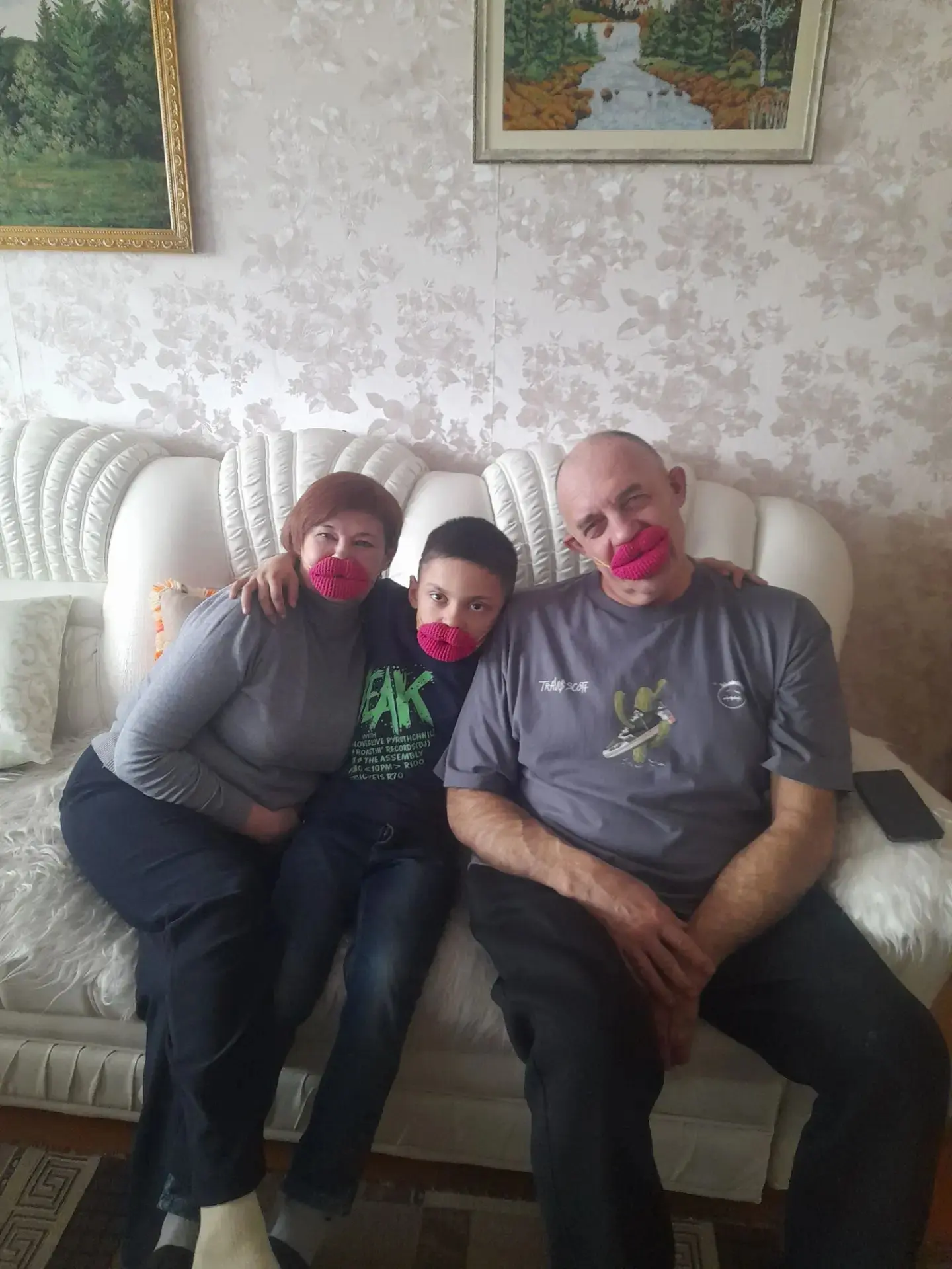 📸 Онлайн-фоточеллендж «Улыбка моей семьи!» дарит новые улыбки! ❤️👨‍👩‍👧‍👦

Наша праздничная эста
