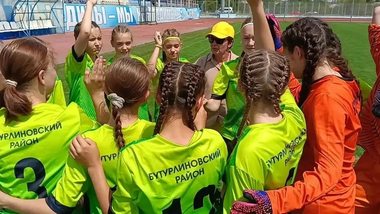 ⚽️ «Бутурлиновка» разгромила соперниц из Дагестана со счетом 10:0 и вышла в четвертьфин...