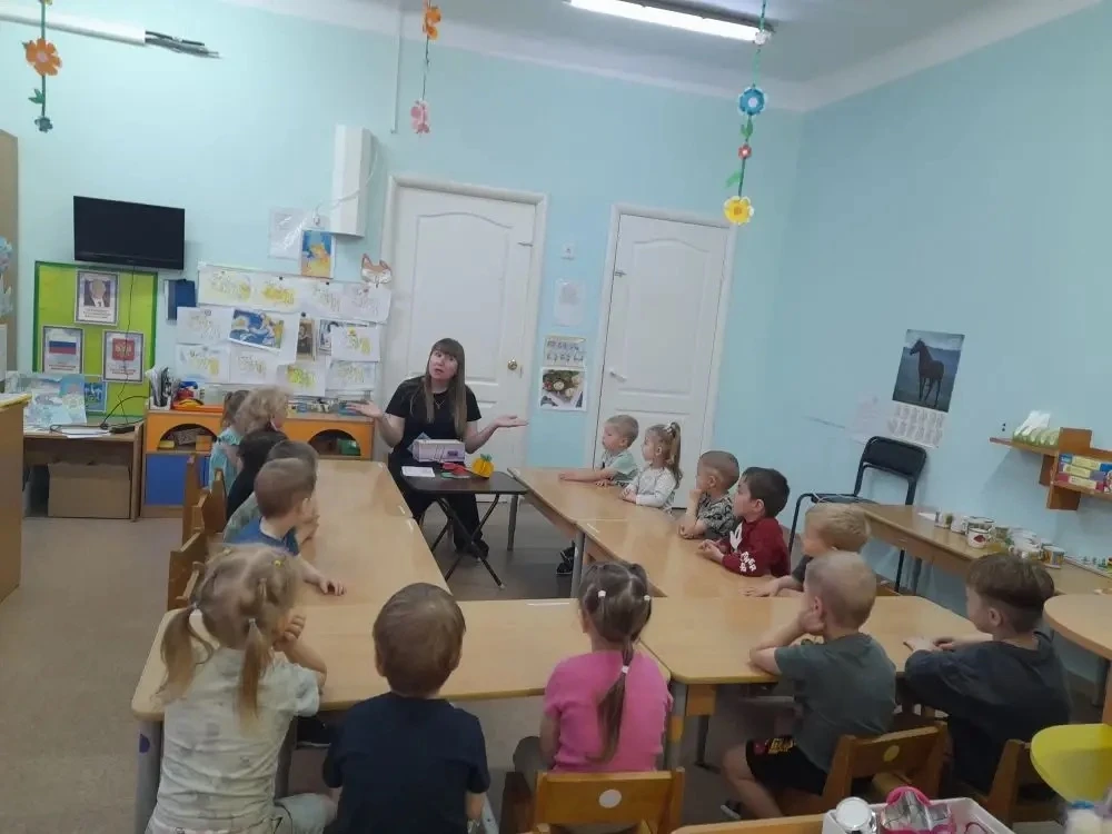 ✨Как мы «Репку» тянули✨

🎭 «Тянем-потянем, вытянули!» — эта фраза сегодня звучала в наших группах о