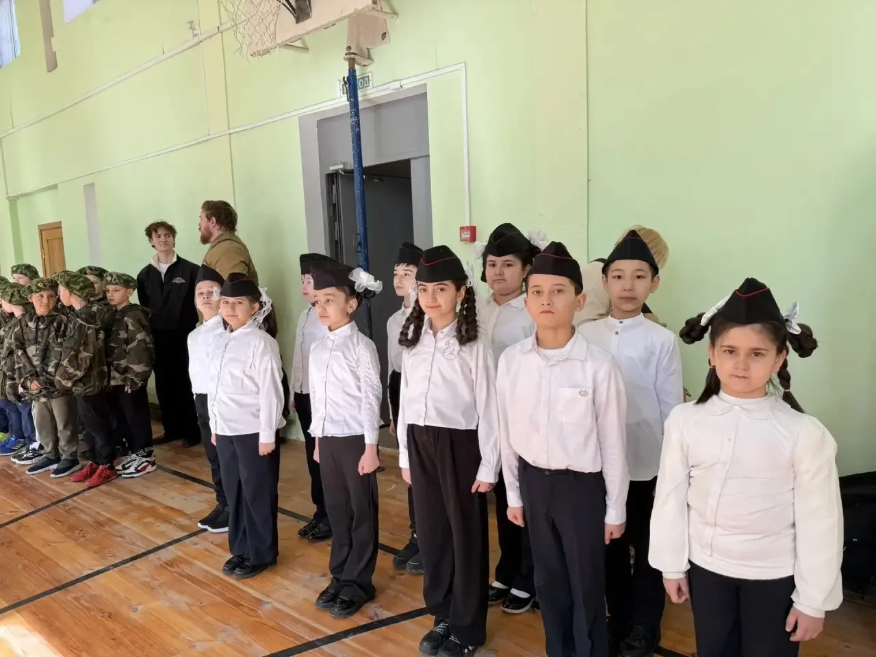 Сегодня в Лицее 281 собрались команды из разных школ, чтобы принять участие в первом эт...