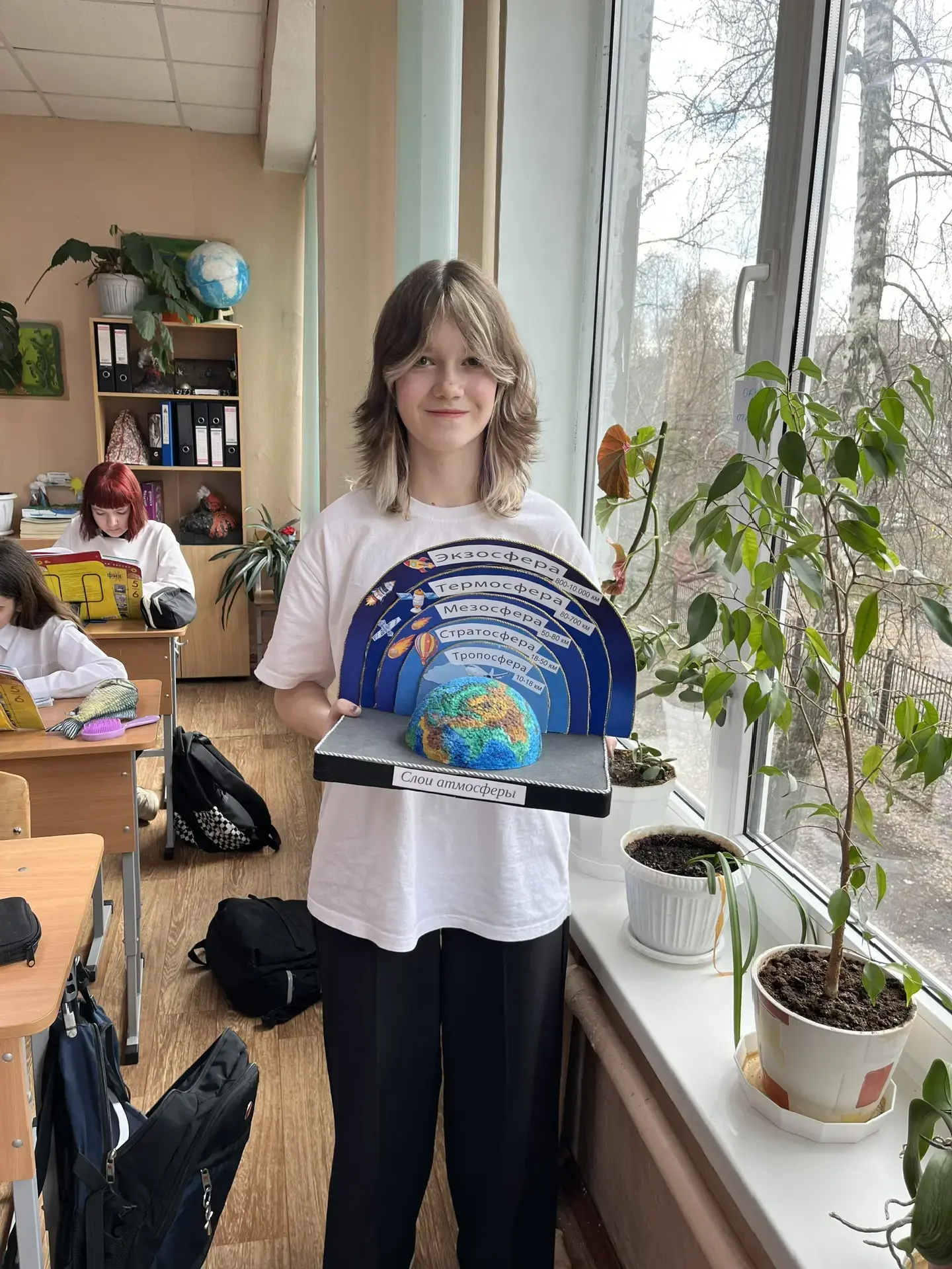 Вот уже который год подряд наша школа организует выставку, посвященную Дню космонавтики, и этот год 
