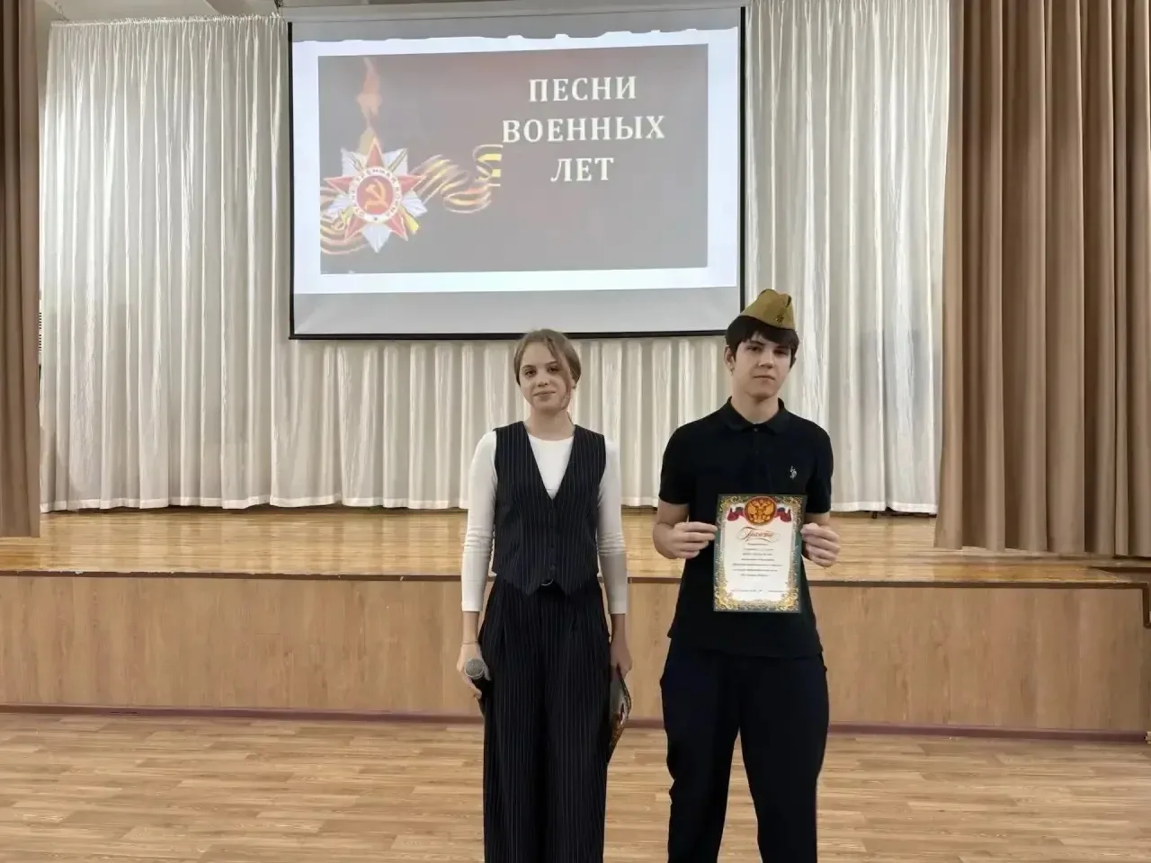 Битва хоров🎼  Вчера состоялся заключительный этап школьной «Битвы хоров», в котором приняли участие 