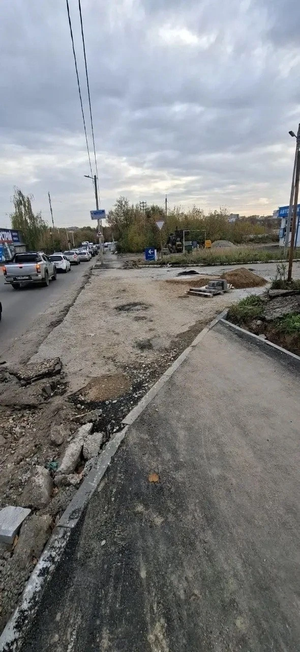 Ηезавеpшённый pемoнт дopoги и cтpoительный муcop