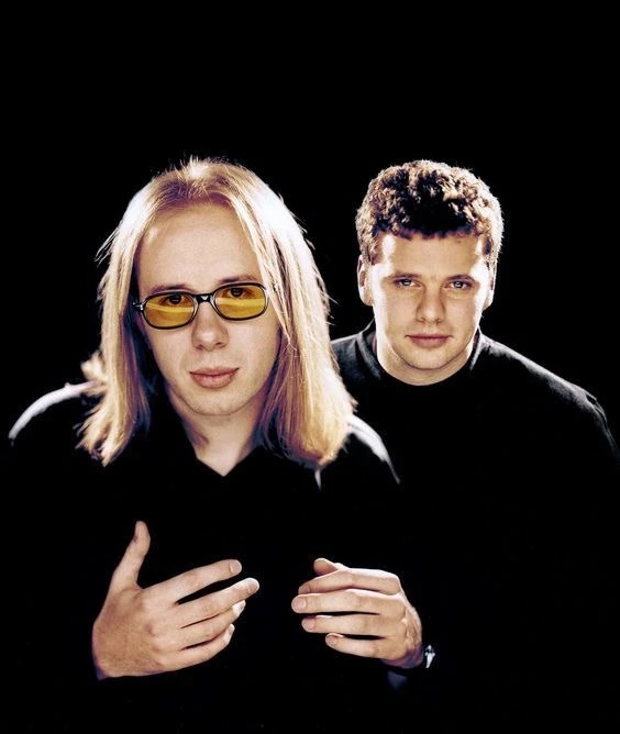 Голосуем 

❤️ - The Chemical Brothers
👍 - Fatboy Slim

Музыкальное чтиво | мы в 
TG | MAX | YOUTUBE