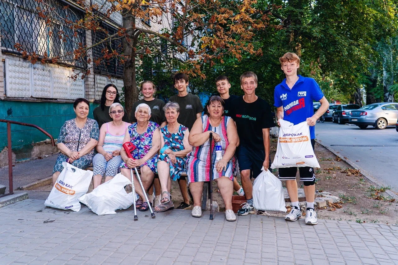 Волонтёры регионального штаба #МЫВМЕСТЕ совместно с активистами движения «Юг Молодой», ...