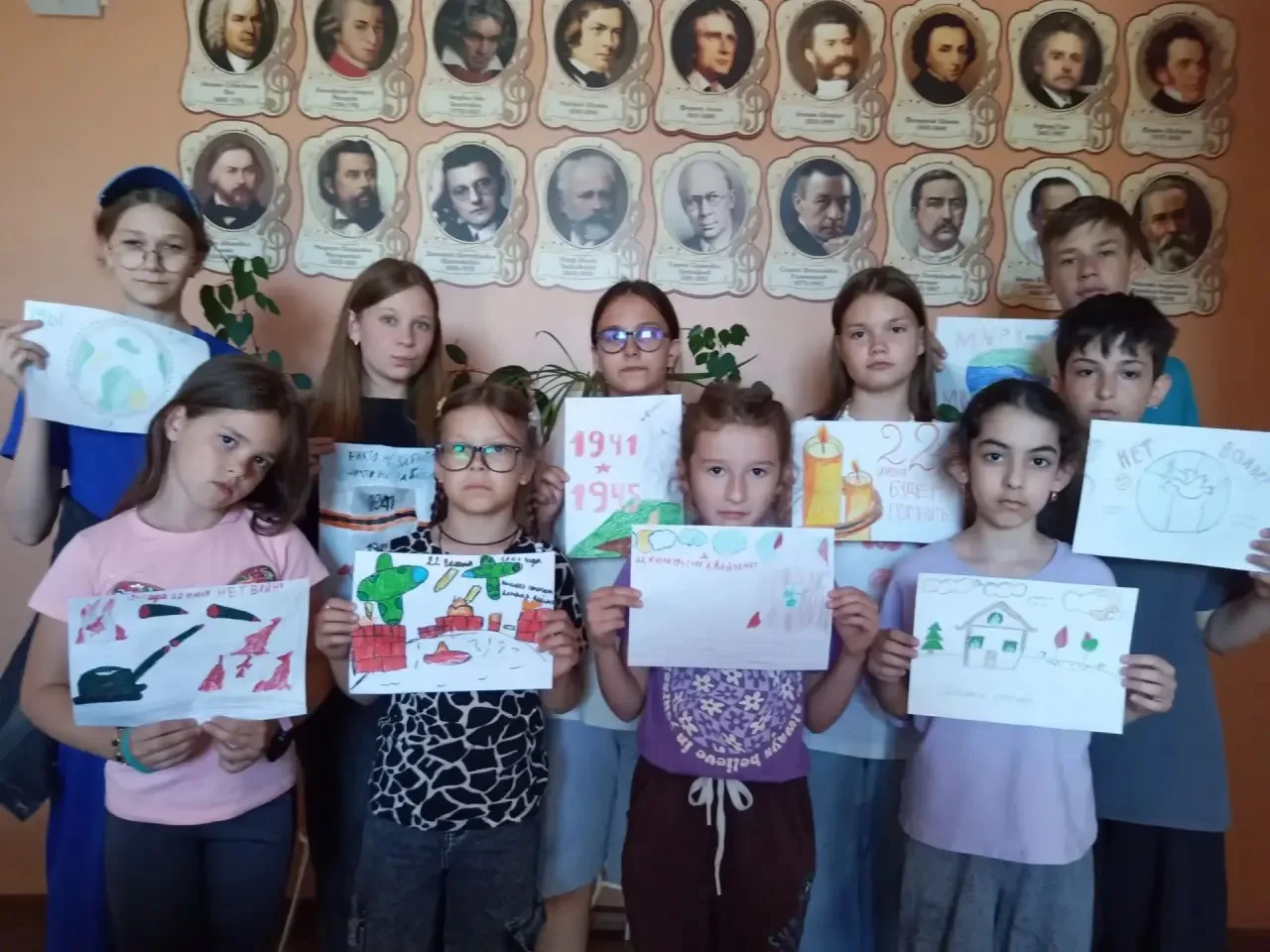 День мира в «Мелодинке»

22 июня, в День памяти и скорби, в нашем лагере состоялся конкурс рисунков 