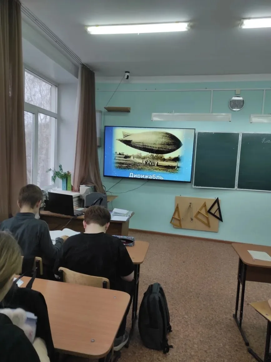 6 Г класс сегодня провели  классный час, посвященный Дню космонавтики! Погрузились в атмосферу тайн 