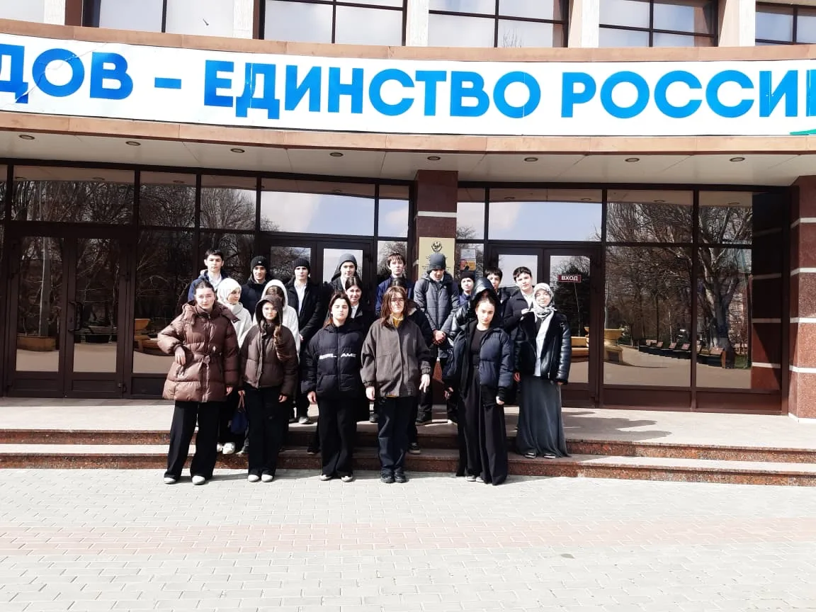 Учащиеся 9 «Г» класса провели замечательный день в Доме дружбы! Поездка была организована в честь пр