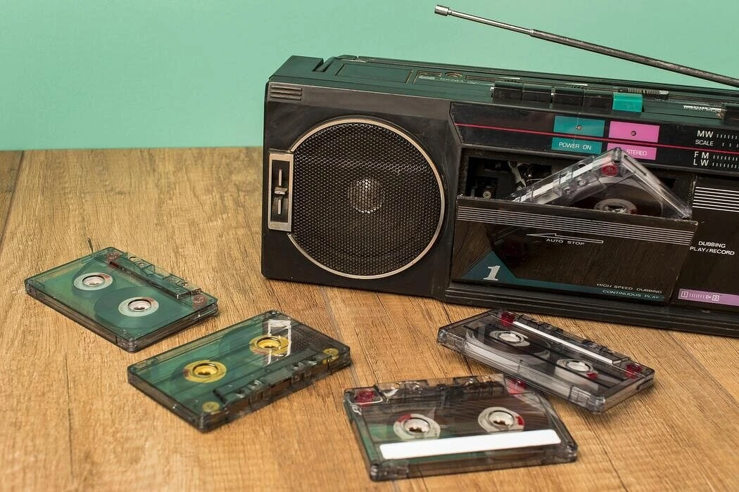 ⚡️ Россияне снова скупают кассетники, CD-плееры и плёночные фотоаппараты, — СМИ.