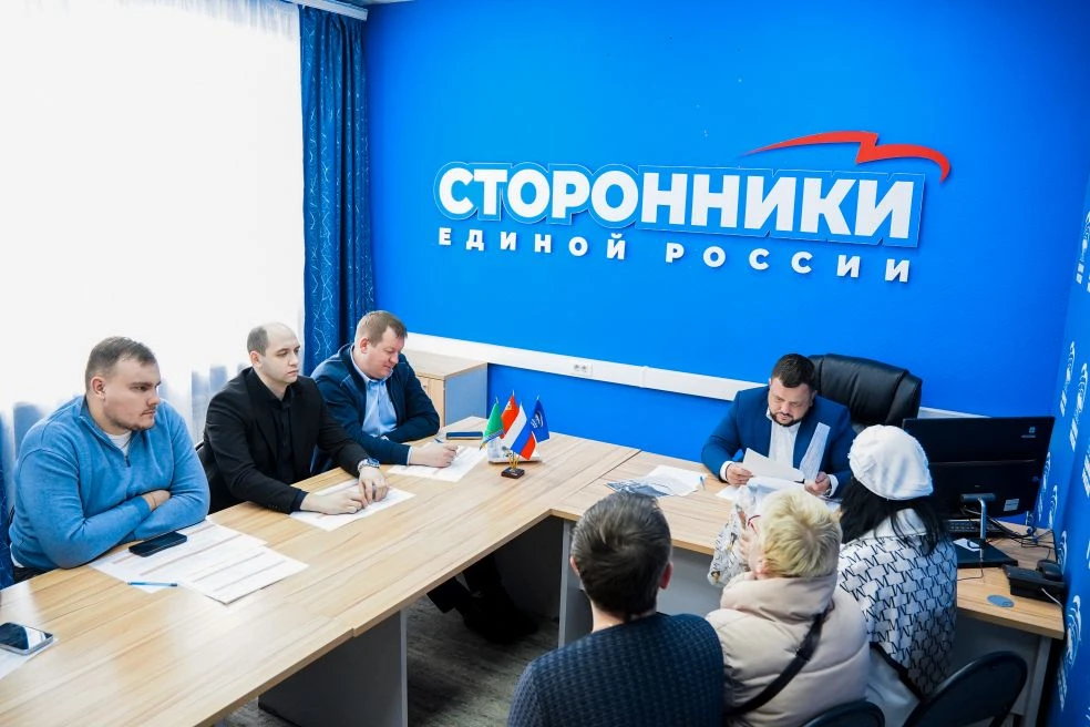 Личный прием граждан провел в общественной приемной Единой России   🔹Жильцы дома по Радченко, 16 хот
