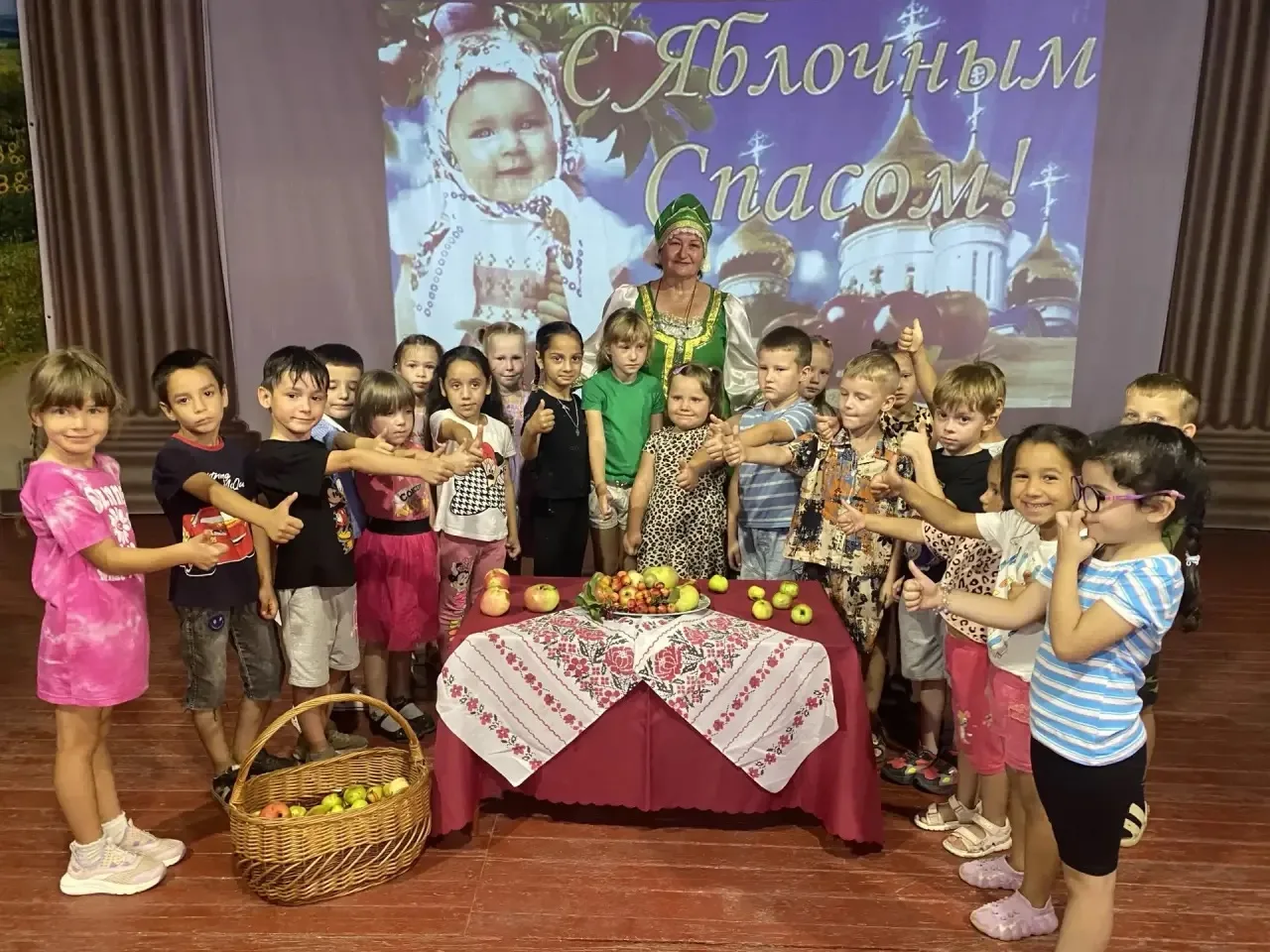 Праздник Преображение Господне или как ещё его в народе называют Яблочным Спасом,весело...