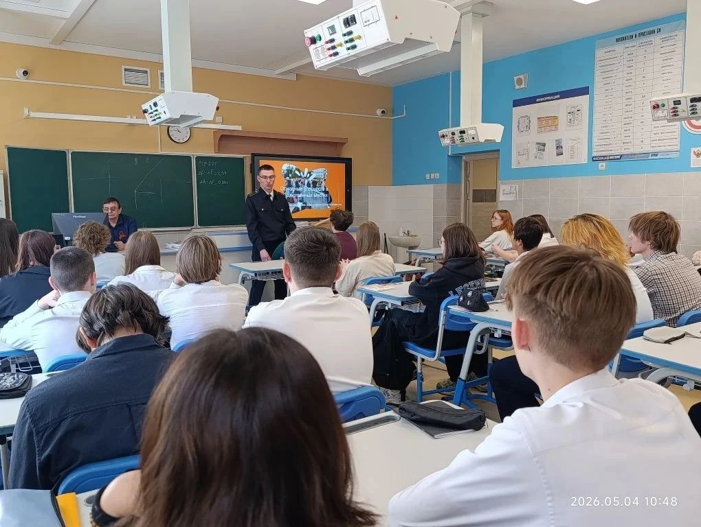 Сегодня в нашей школе прошли важные беседы с участием выпускника нашей школы-прапорщика правоохранит