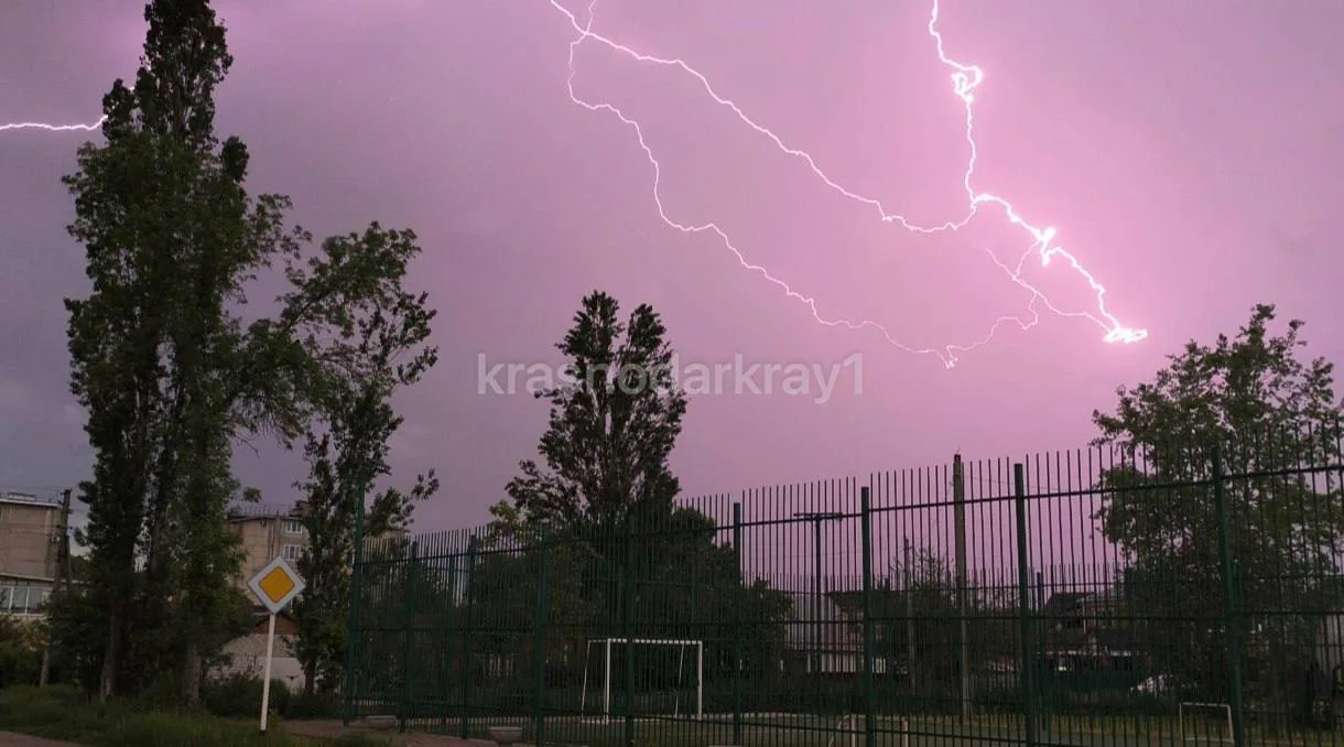 ⛈ Краснодарский край продолжает находиться во власти циклона  21 мая в большинстве районов региона п
