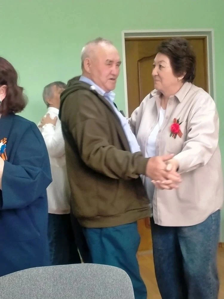 В Акбулаке ветераны и люди с ограниченными возможностями отметили День Победы