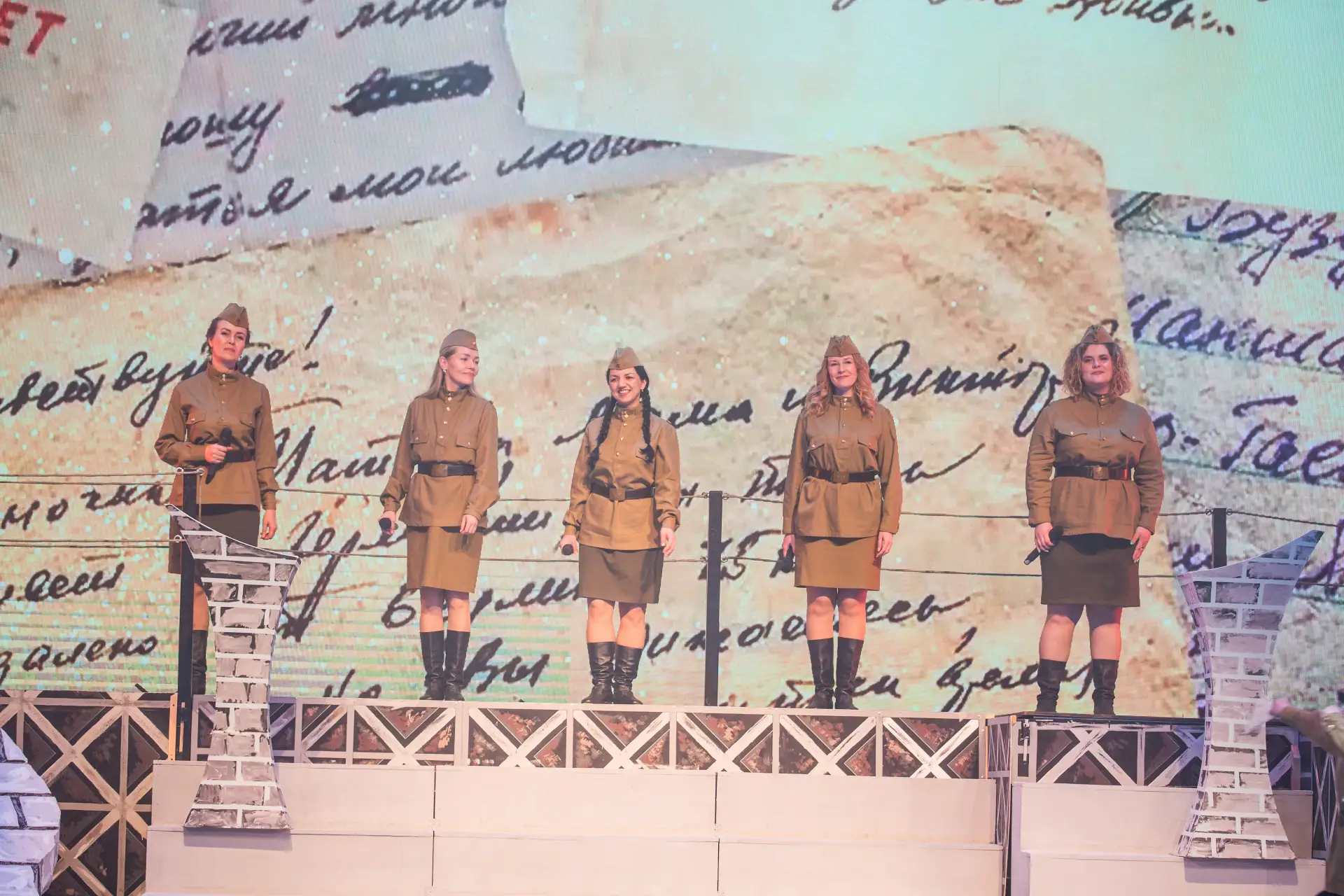 Итоги творческого сезона Вокально-эстрадного ансамбля «Василики» 🎤✨

Вокально-эстрадный ансамбль «В