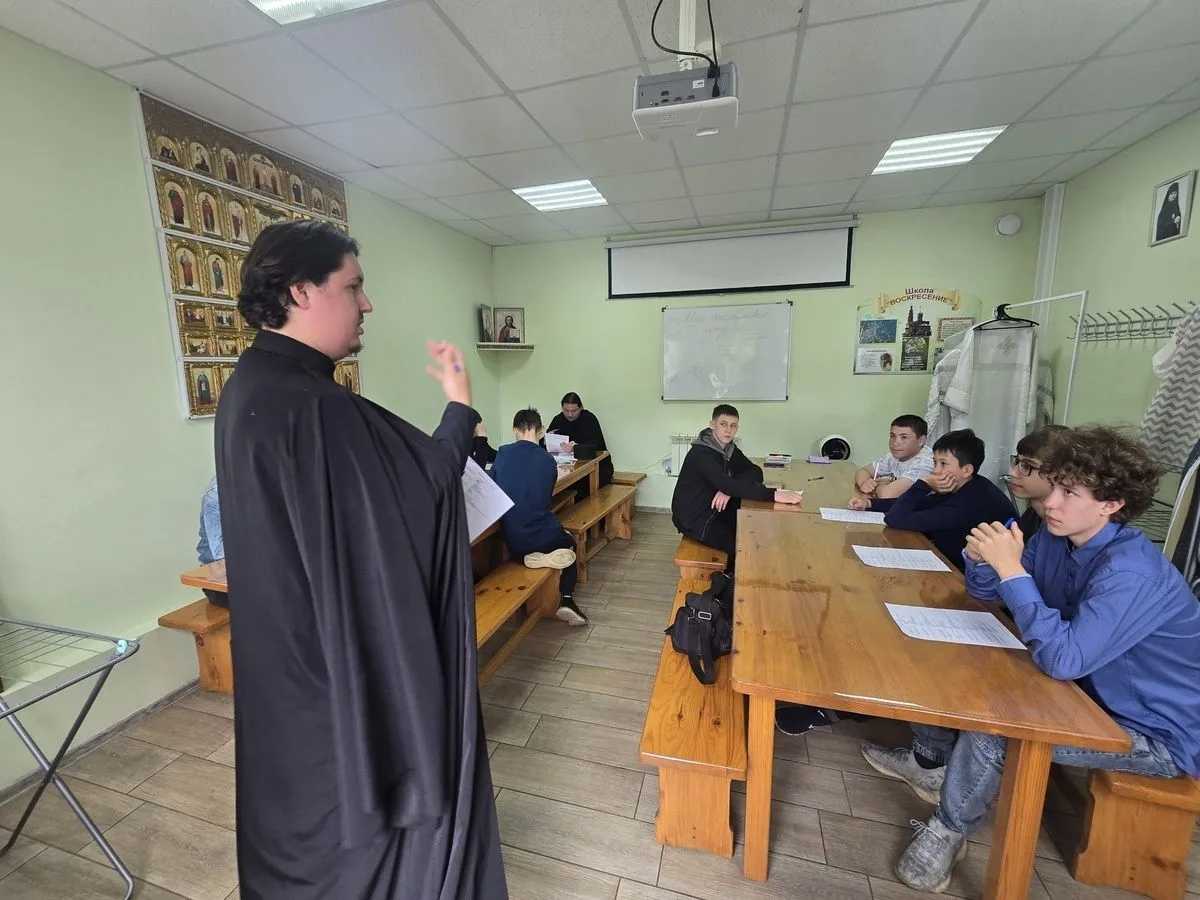 ⛪️ Для алтарников Нижнекамска провели обучающее занятие

В храме Воскресения Христова прошло занятие
