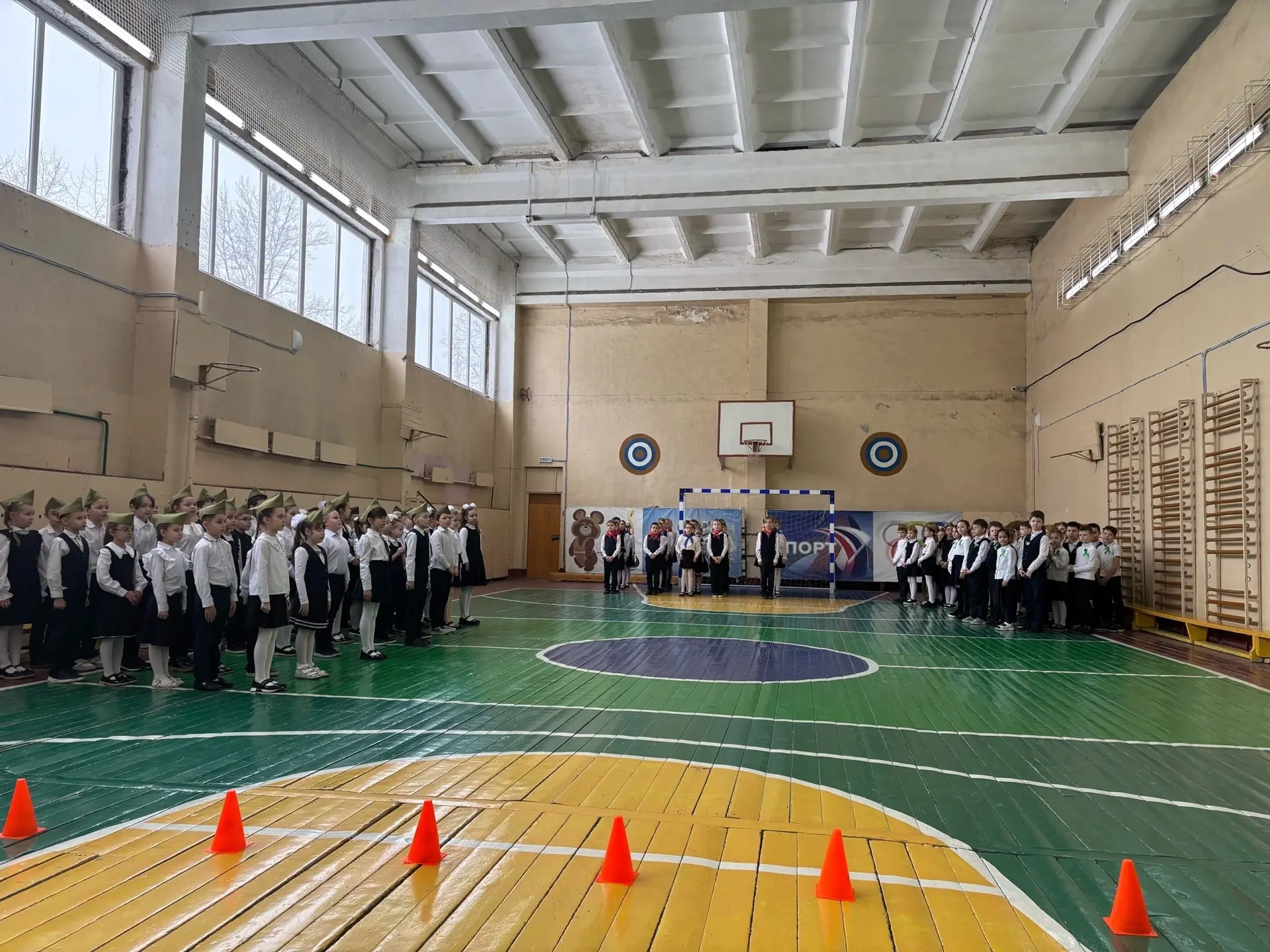 🎖️ Смотр строя и песен ко Дню защитника Отечества!🪖 👏Ребята из начальной школы приняли участие в тра