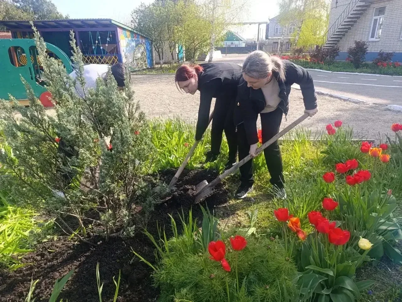 Апрель – время наведения чистоты.                      В детском саду № 12 «Октябренок» состоялся тр