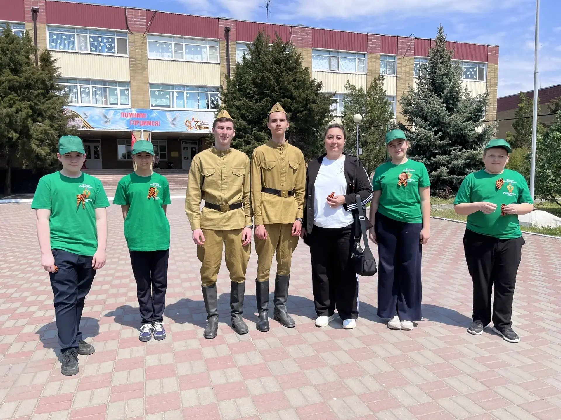 В Рассветовской школе прошла всероссийская акция «Георгиевская ленточка».🎗  В предпраздничный день р