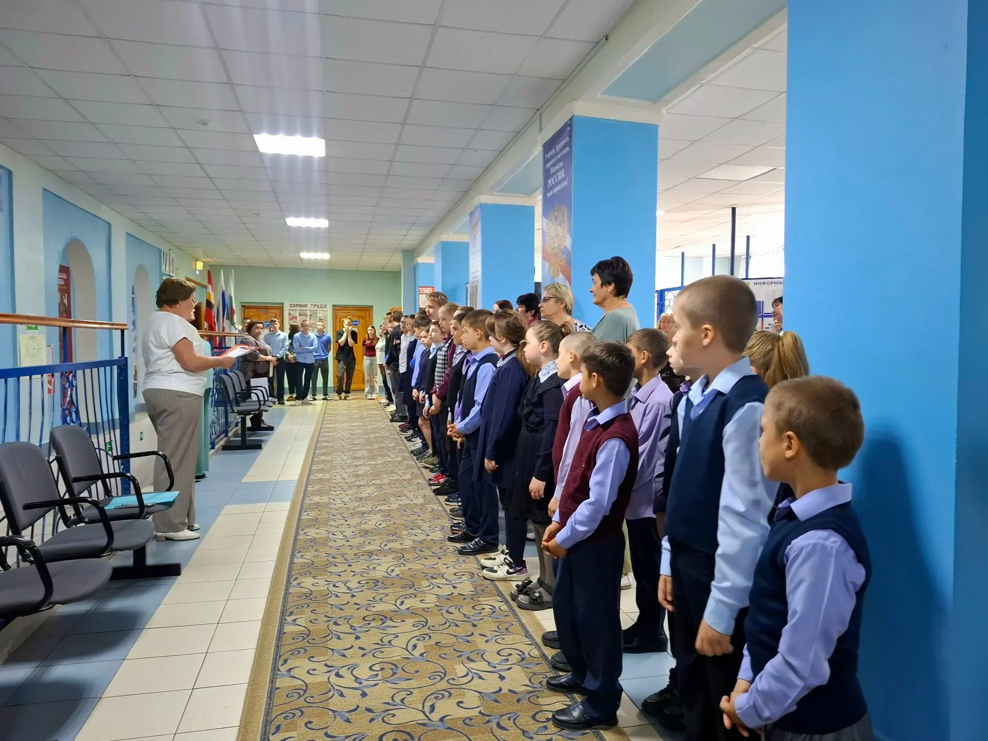Есть в сегодняшнем дне что‑то особенное.
Кажется, это всё та же наша привычная линейка, но внутри по