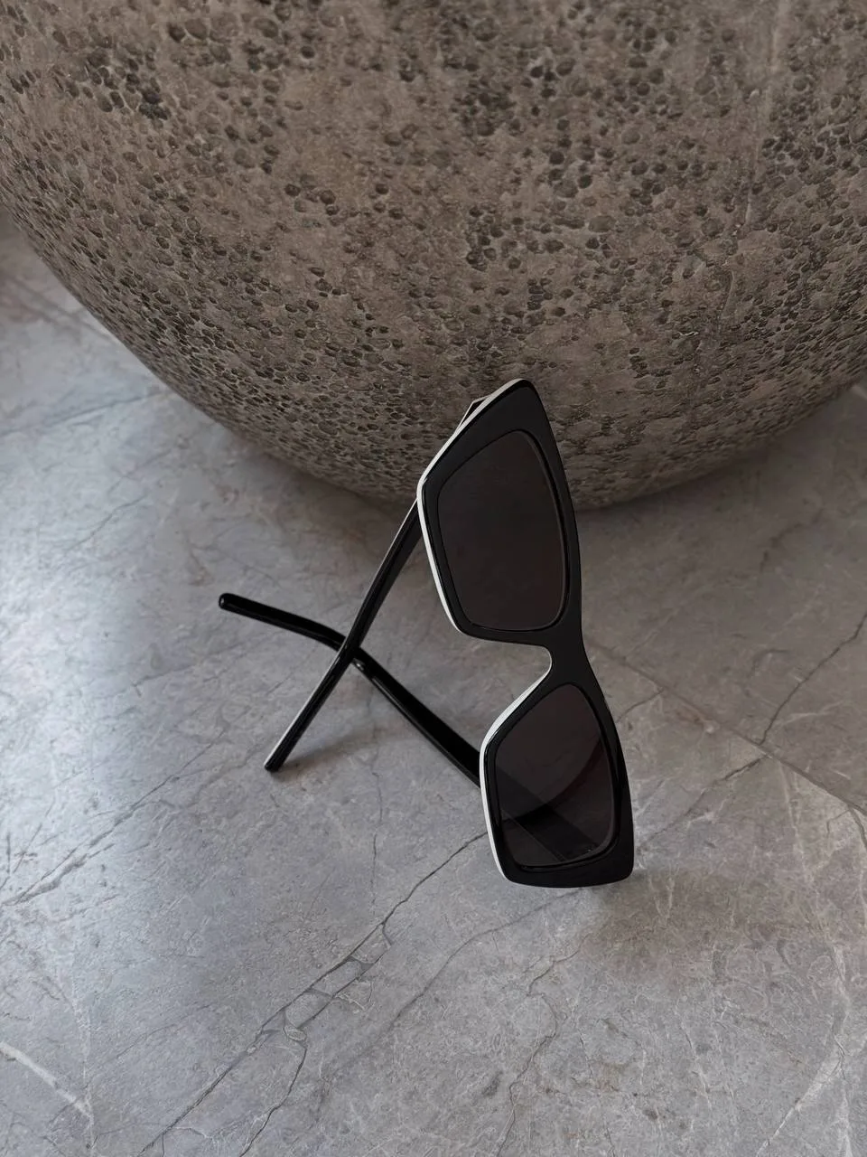 Очки Saint Laurent Mica в черно-белой оправе. В хорошем состоянии, в комплекте футляр.