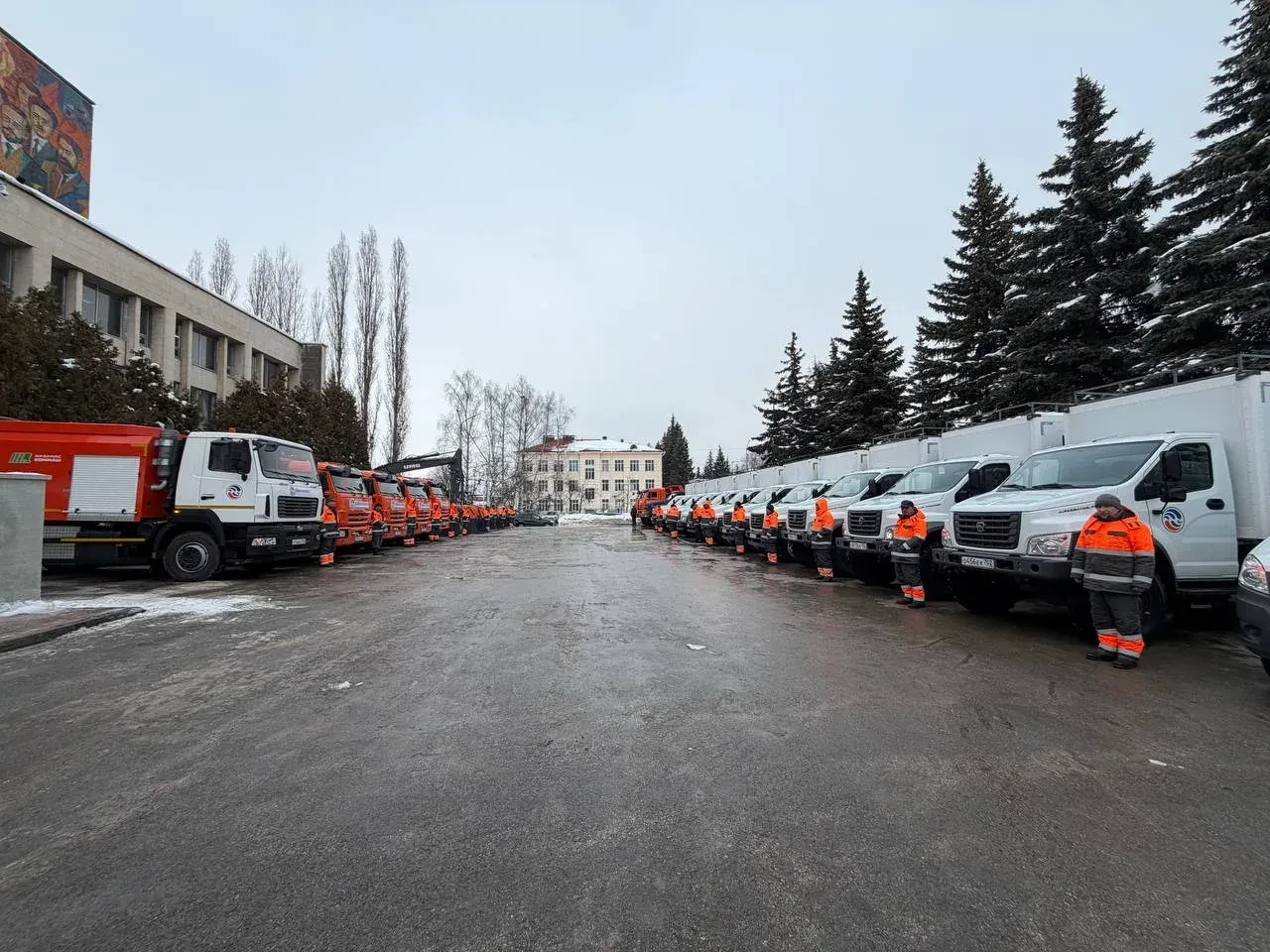 ГУП РБ «Уфаводоканал» получило 27 единиц новой специальной техники. Церемония вручения ключей состоя