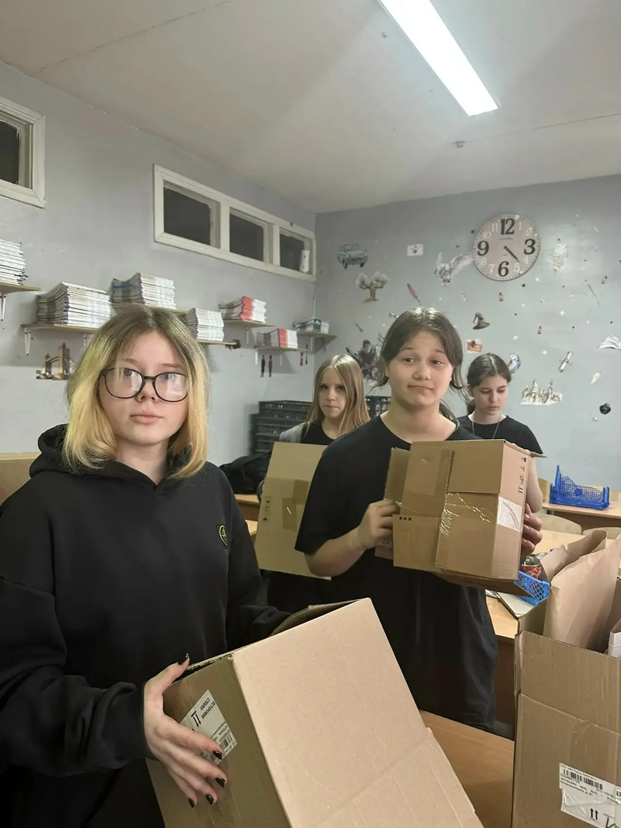 🕯️ ТЕПЛО НАШИХ СЕРДЕЦ — ЗАЩИТНИКАМ! 🕯️  В очередной раз школьный отряд волонтёров под руководством Н