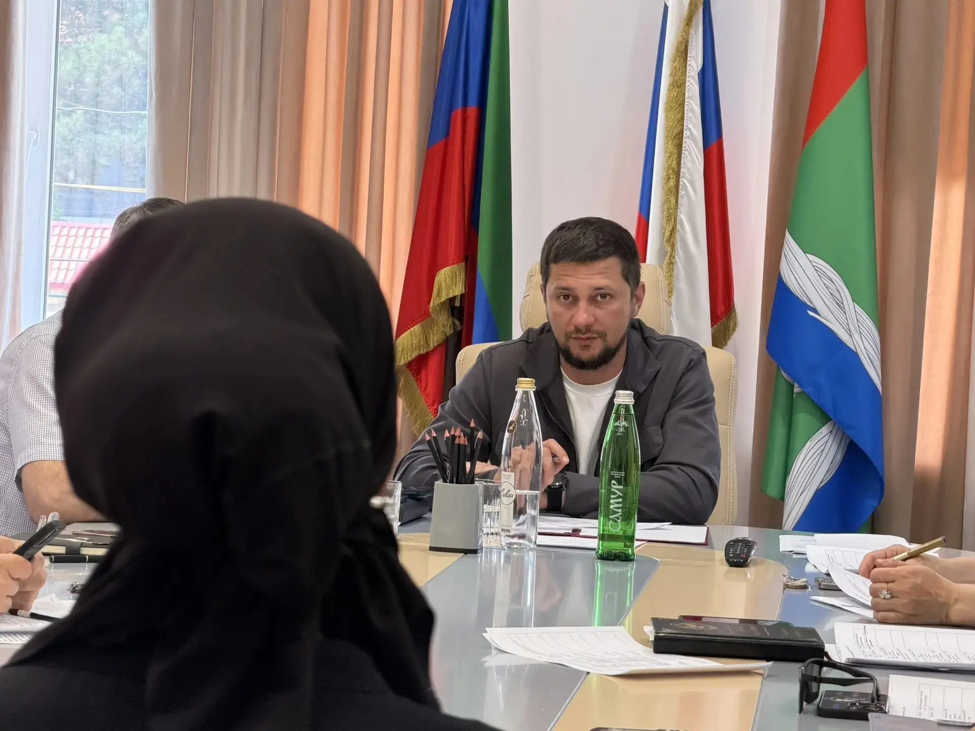 26 июня 2026 г. глава Магарамкентского района Нариман Эфендиев провел личный совмешенны...