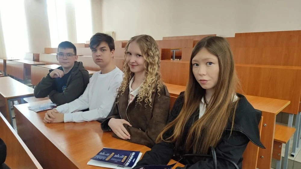 🎓 День открытых дверей в КАИ: впечатления и новые горизонты  Сегодня наша группа учеников 9-х и 10-х