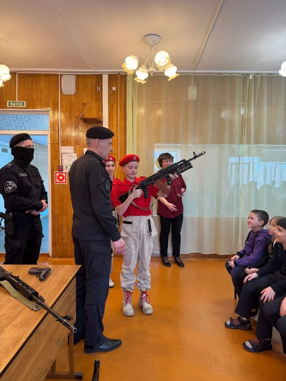 МБОУ "СОШ №1" (структурное подразделение с. Мишутино)  Сегодня в нашей школе  состоялся урок мужеств