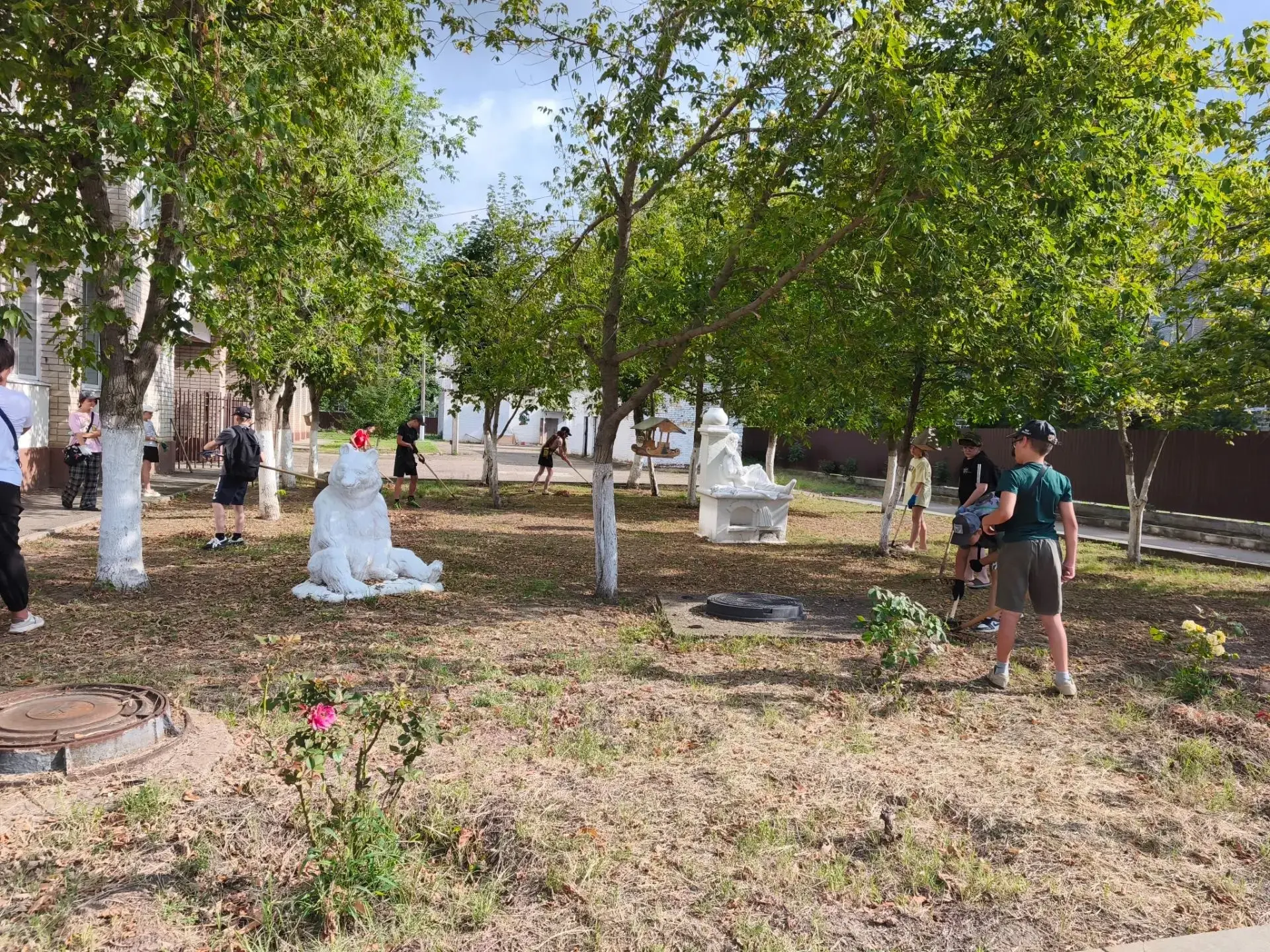 Школа с изнанки: уроки, которых нет в расписании 🏫✨

Трудовая практика в родной школе — это как вне