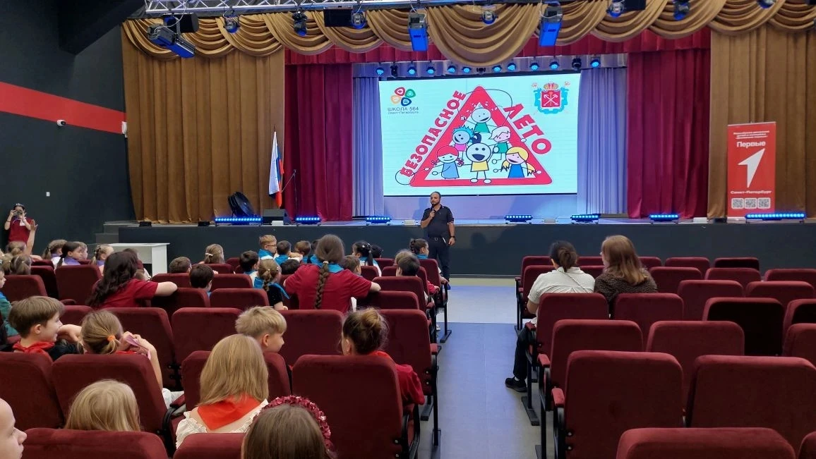 Сегодня, 9 июня, в нашем летнем лагере инспектор ОДН Рзаев Камал Джалалович провёл беседу о транспор