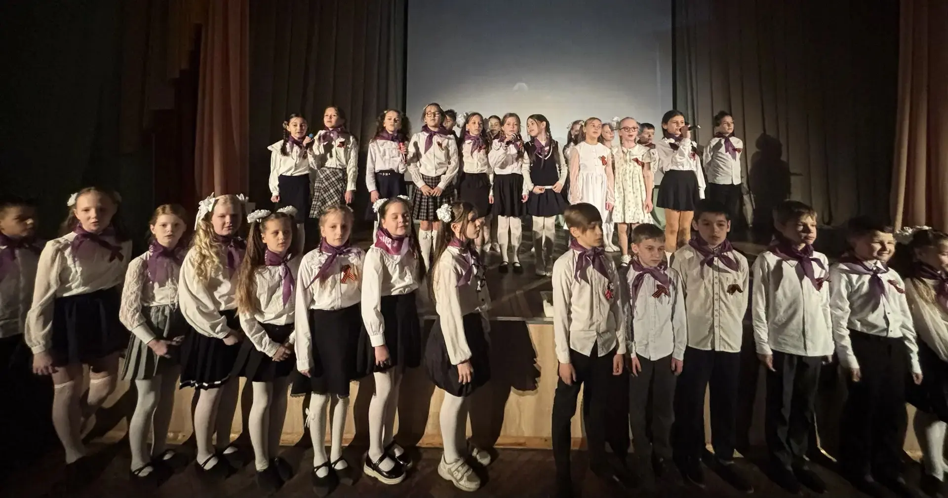 🕊️ 7 и 8 мая в нашей школе прошёл особенный концерт, посвящённый Дню Победы.  💥Наши маленькие артист