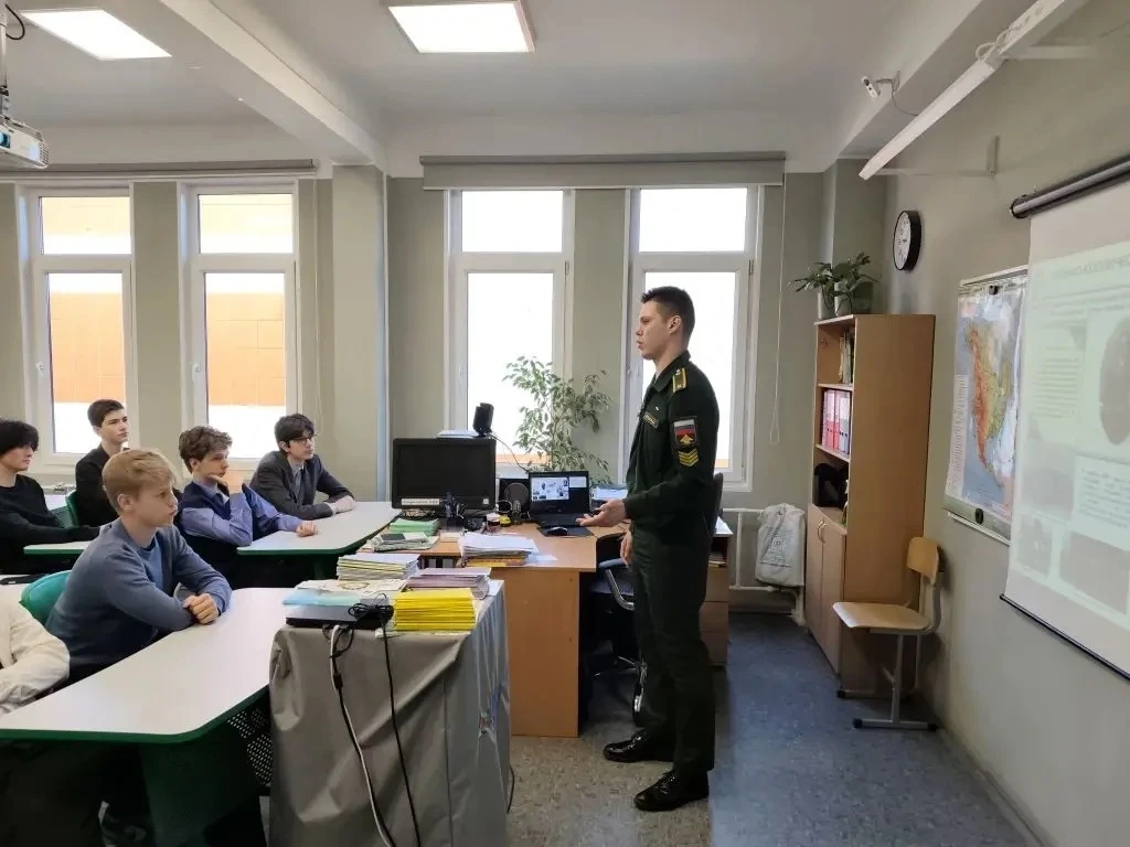 🚀 Встреча с будущими защитниками космоса!  Сегодня в рамках «Клуба интересных встреч» к нам в гости 