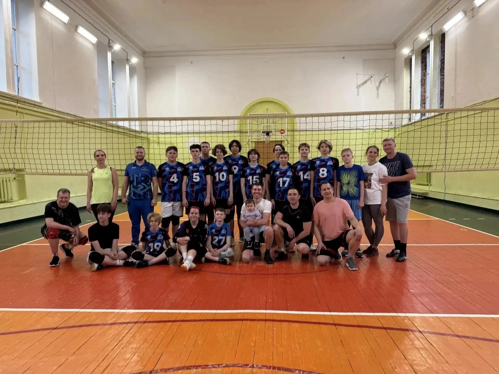 🏐Доброй традицией отделения волейбола стали товарищеские матчи спортсменов с родителями.

В заверше