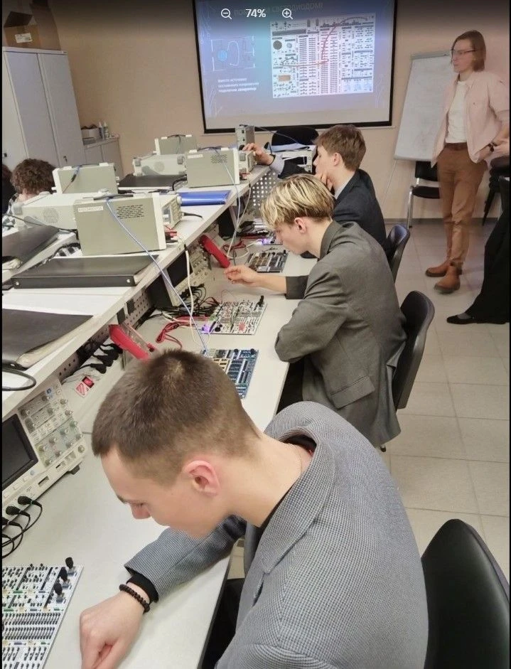 ЭКСКУРСИЯ В ЛЭТИ  11-Б класс посетил один из старейших ВУЗов Санкт-Петербурга. Ребята не только узна