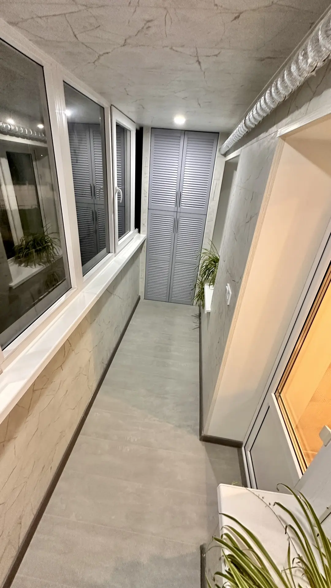 Вот что можно сделать даже на пустом, скучном, заброшенном балконе 👀