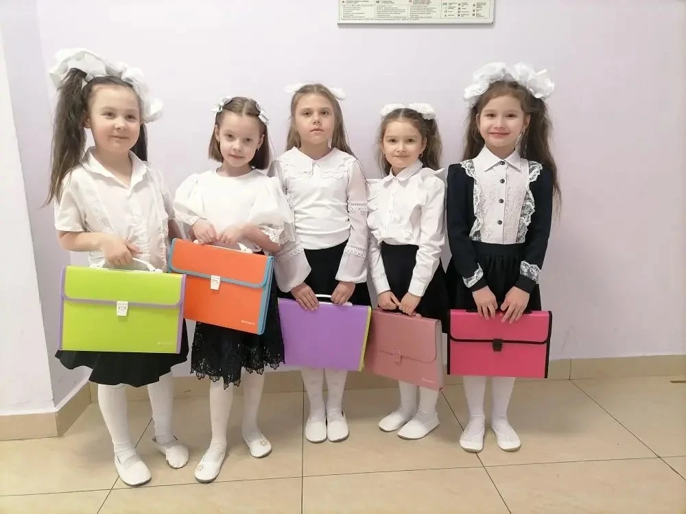 💐Концерт к 8 Марта — это было ярко!   🌸Вчера  наша школа на время превратилась в настоящую концертну