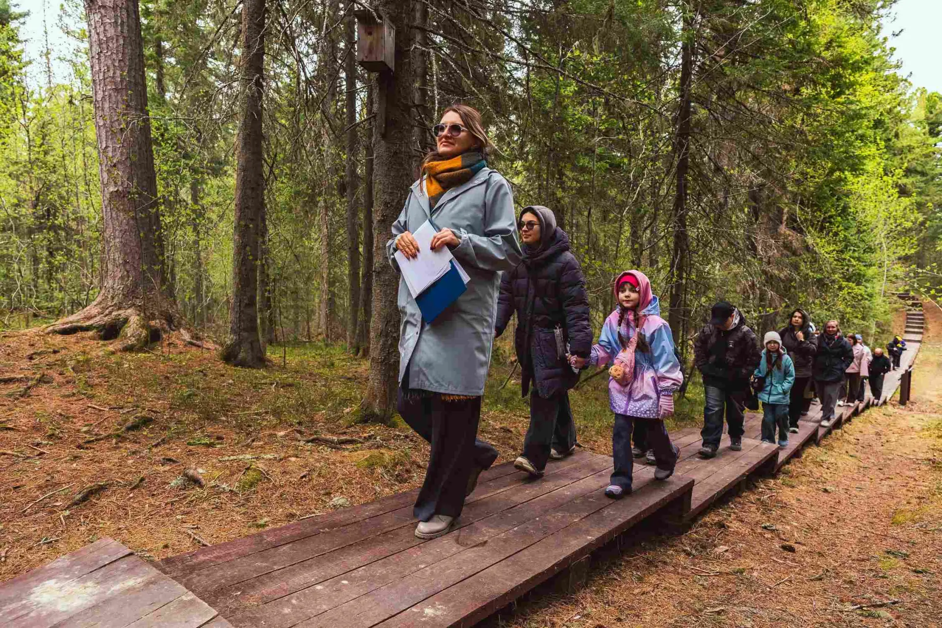 В «Самаровском чугасе» открылась новая экотропа 🌲  🔬 Детский научно-исследовательский маршрут «Тайны