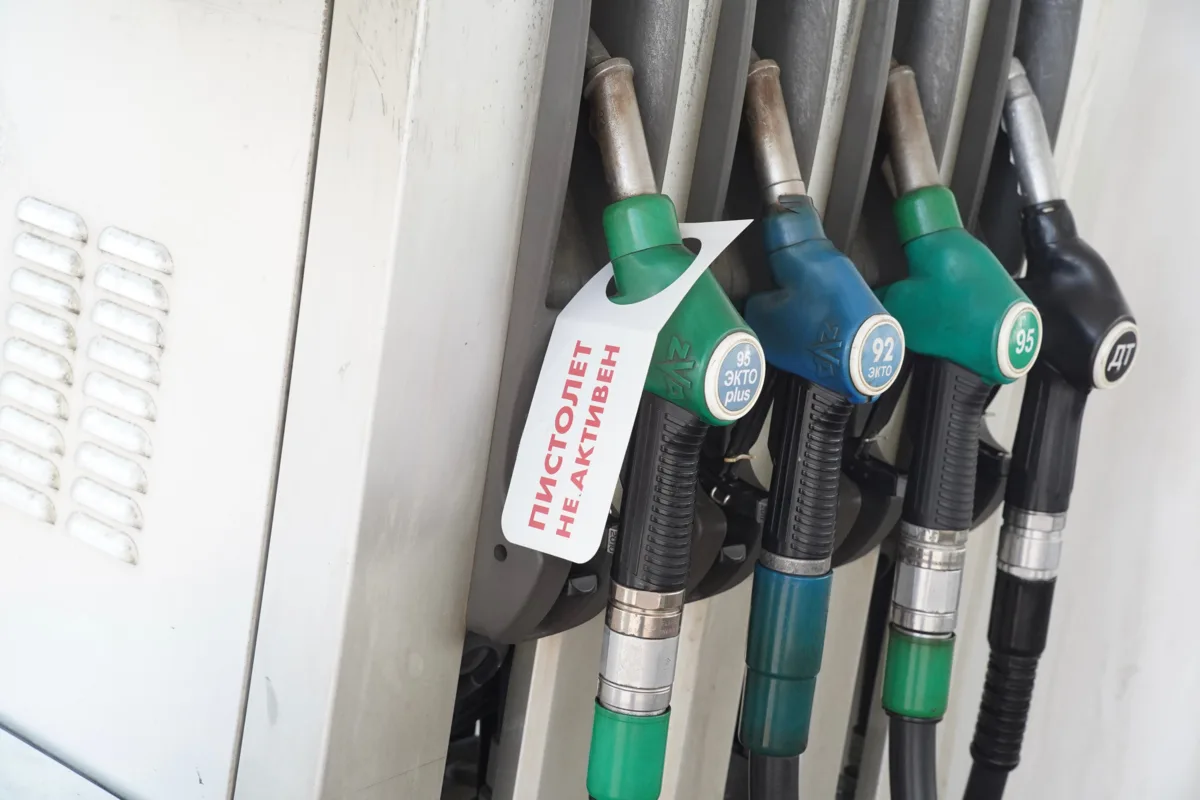 ⛽️Ограничения продажи и запрет на канистры: что происходит с бензином в Петербурге

Всё труднее ку
