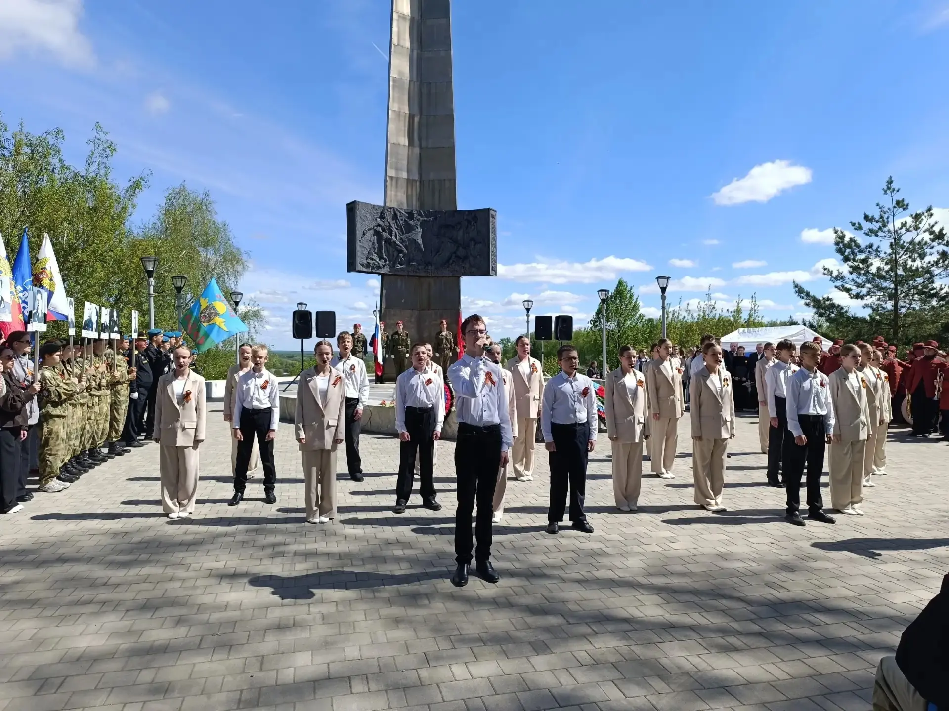 ⭐️ День Великой Победы в Вязниках  Сегодня, 9 Мая, мы с гордостью и благодарностью отмечаем День Вел