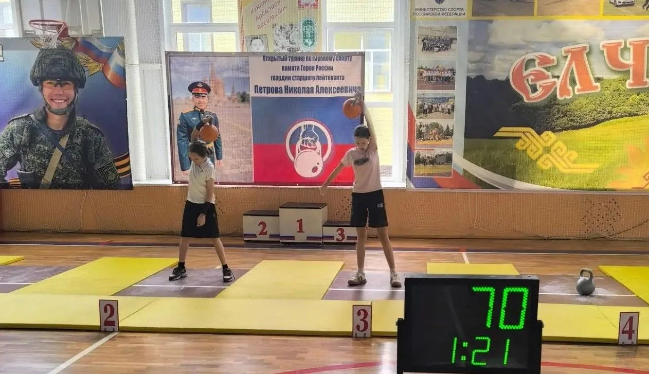 В зале спортивной школы имени А.В. Игнатьева «Улап» состоялся открытый турнир по гирево...