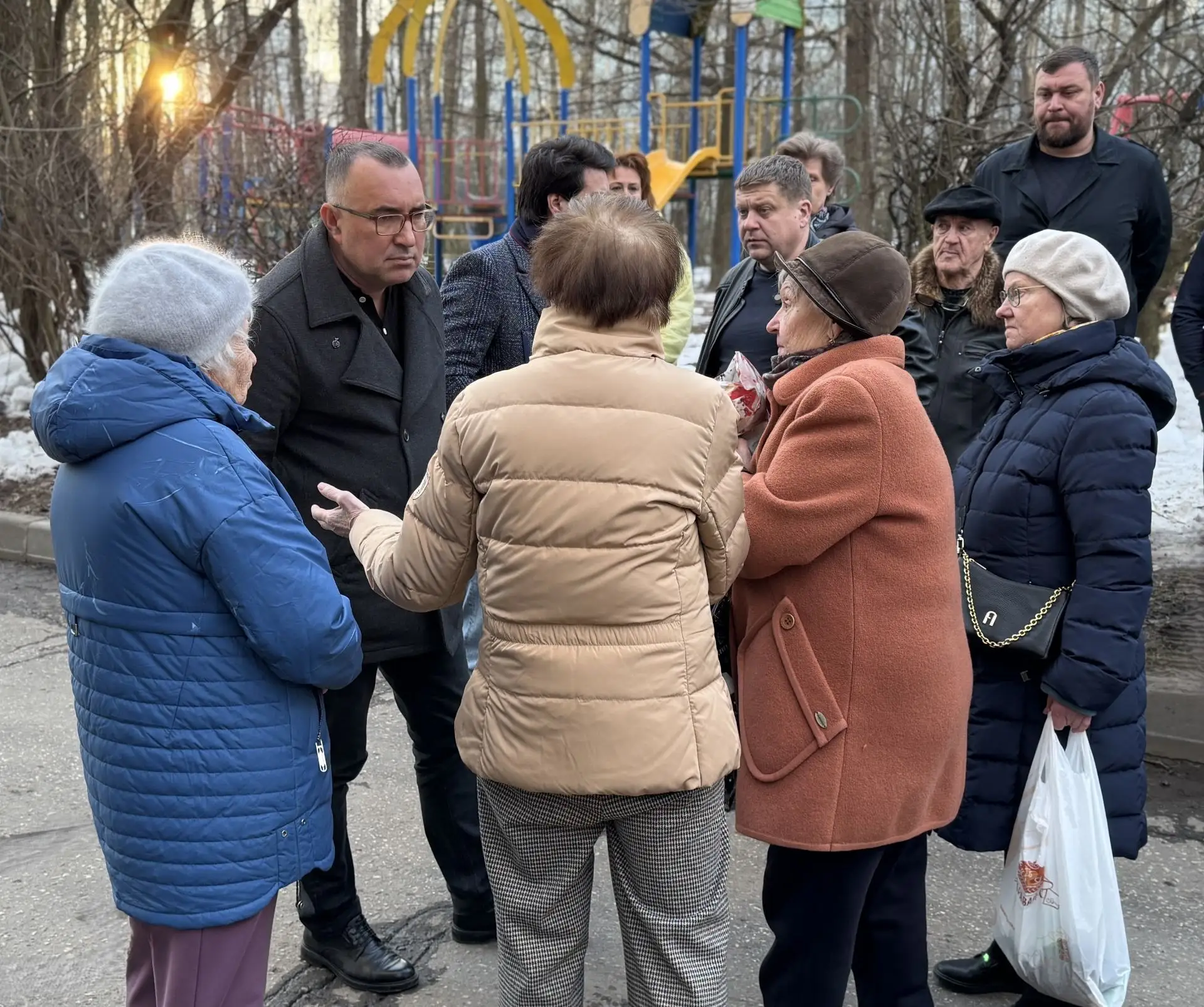 ✅Алексей Зотов провел обход на Центральной улице  Глава управы района Троицк, совместно с жителями, 
