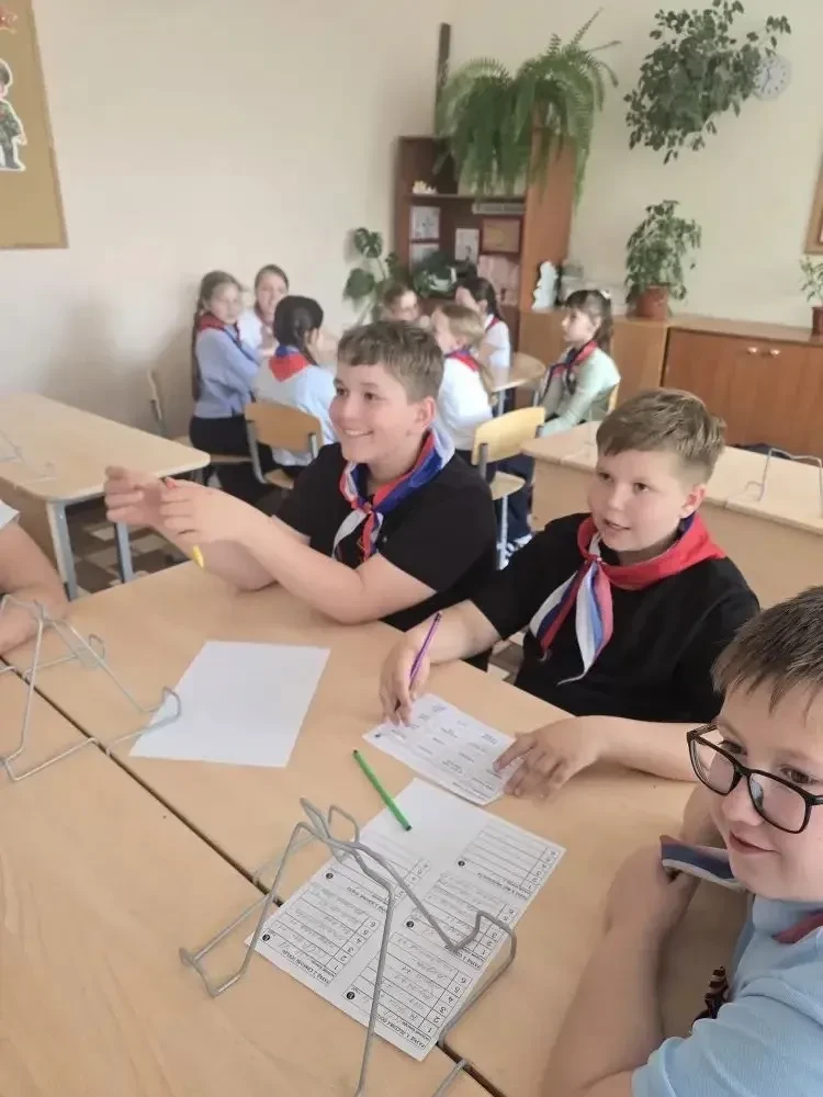 🇷🇺🦅В 4Е классе «Орлят России» прошел тематический квиз «Память», посвященный событиям Великой Отечес
