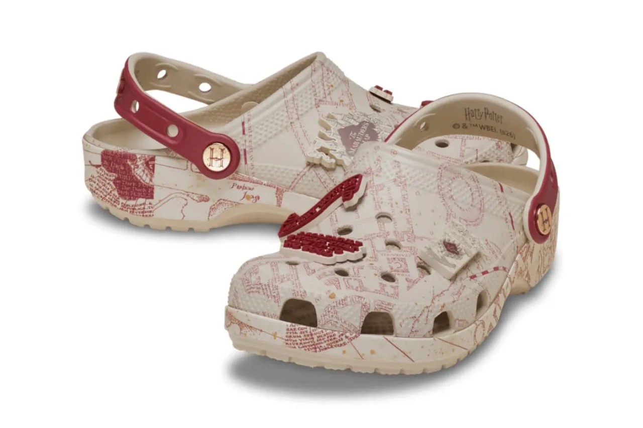 Вот это действительно «только пятки сверкают».

Crocs устроили очередную коллабу с «Гарри Поттером» 
