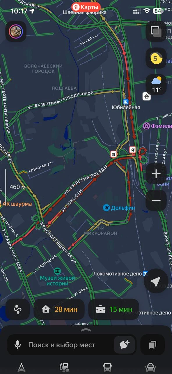 Вот такая ситуация на печально известно мосту на проспект. Из-за ДТП пробки километровые.