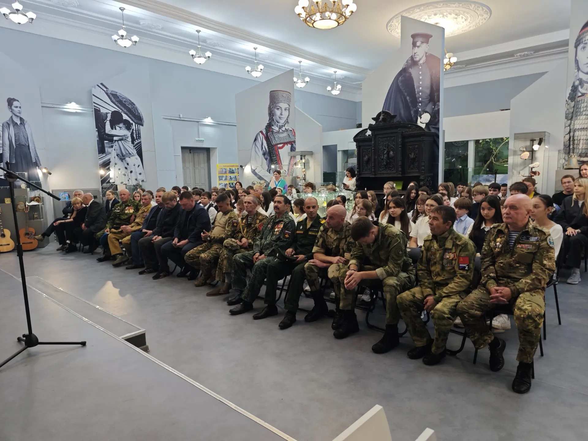 Покуда сердца стучатся» — так назывался урок мужества, который сегодня собрал вместе не...