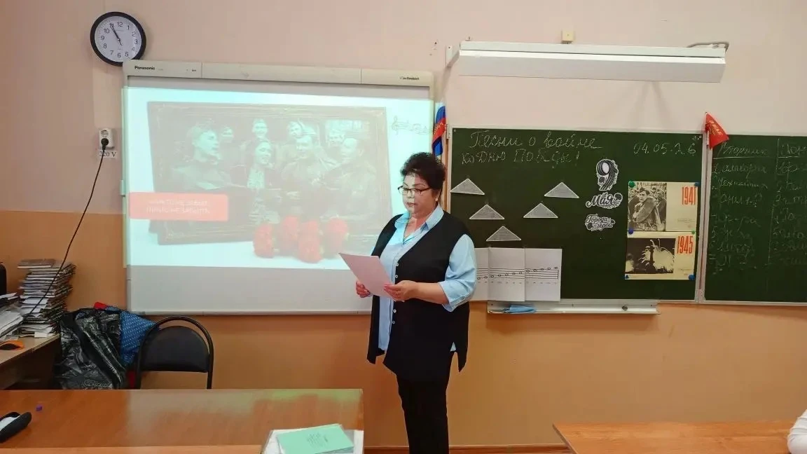 🎶 «Разговоры о важном»  Сегодня после торжественной линейки обучающиеся нашей школы приняли участие 