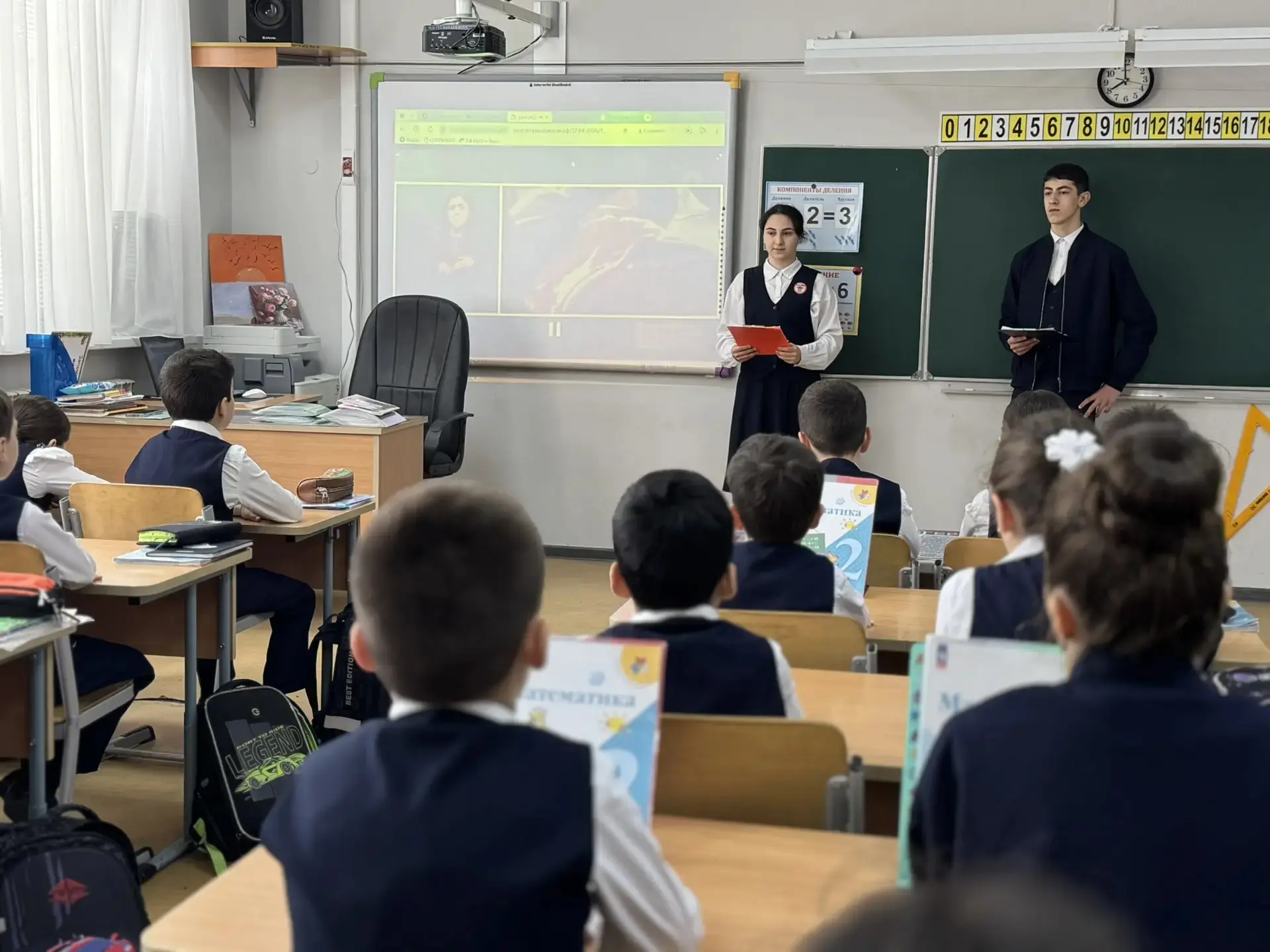 Сила команды начинается со школы 🤝 Сегодня в Республиканском центре образования имени И. И. Ханбалае