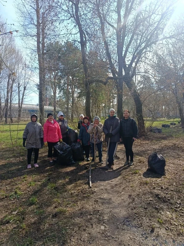 В нашем детском саду прошел субботник! Весна — время перемен и добрых дел. Вот и наш др...